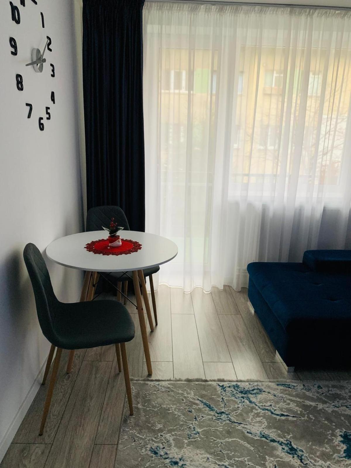 Rose Apartment Piatra Neamţ Exterior foto